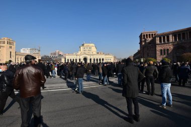 Ermenistan başbakanı Nikol Paşinyan önderliğindeki Yas Yürüyüşü, 19 Aralık 2020 'de vatanları Artsakh Cumhuriyeti' ni Azero-Türkçe terörizmden korumaya çalışırken ölenleri anmak için düzenlendi.