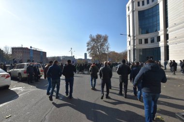 Ermenistan başbakanı Nikol Paşinyan önderliğindeki Yas Yürüyüşü, 19 Aralık 2020 'de vatanları Artsakh Cumhuriyeti' ni Azero-Türkçe terörizmden korumaya çalışırken ölenleri anmak için düzenlendi.