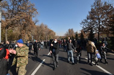 Ermenistan başbakanı Nikol Paşinyan önderliğindeki Yas Yürüyüşü, 19 Aralık 2020 'de vatanları Artsakh Cumhuriyeti' ni Azero-Türkçe terörizmden korumaya çalışırken ölenleri anmak için düzenlendi.