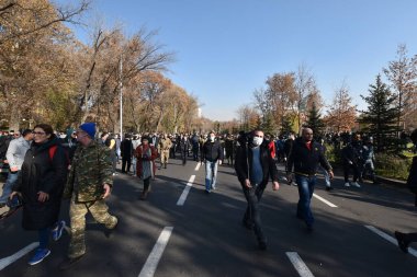Ermenistan başbakanı Nikol Paşinyan önderliğindeki Yas Yürüyüşü, 19 Aralık 2020 'de vatanları Artsakh Cumhuriyeti' ni Azero-Türkçe terörizmden korumaya çalışırken ölenleri anmak için düzenlendi.