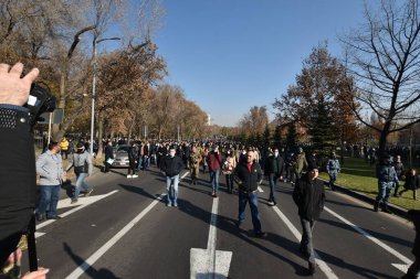 Ermenistan başbakanı Nikol Paşinyan önderliğindeki Yas Yürüyüşü, 19 Aralık 2020 'de vatanları Artsakh Cumhuriyeti' ni Azero-Türkçe terörizmden korumaya çalışırken ölenleri anmak için düzenlendi.