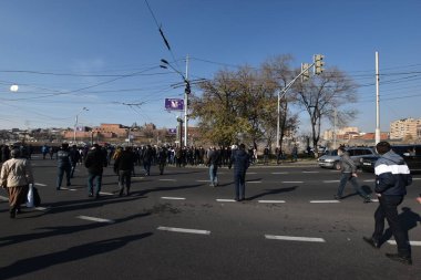 Ermenistan başbakanı Nikol Paşinyan önderliğindeki Yas Yürüyüşü, 19 Aralık 2020 'de vatanları Artsakh Cumhuriyeti' ni Azero-Türkçe terörizmden korumaya çalışırken ölenleri anmak için düzenlendi.
