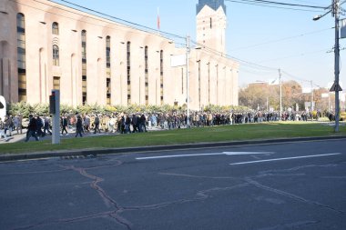 Ermenistan başbakanı Nikol Paşinyan önderliğindeki Yas Yürüyüşü, 19 Aralık 2020 'de vatanları Artsakh Cumhuriyeti' ni Azero-Türkçe terörizmden korumaya çalışırken ölenleri anmak için düzenlendi.