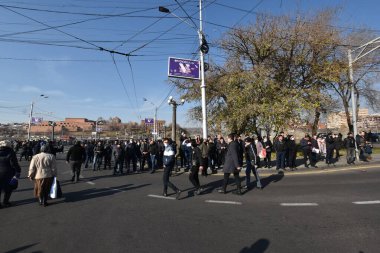 Ermenistan başbakanı Nikol Paşinyan önderliğindeki Yas Yürüyüşü, 19 Aralık 2020 'de vatanları Artsakh Cumhuriyeti' ni Azero-Türkçe terörizmden korumaya çalışırken ölenleri anmak için düzenlendi.