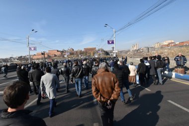 Ermenistan başbakanı Nikol Paşinyan önderliğindeki Yas Yürüyüşü, 19 Aralık 2020 'de vatanları Artsakh Cumhuriyeti' ni Azero-Türkçe terörizmden korumaya çalışırken ölenleri anmak için düzenlendi.