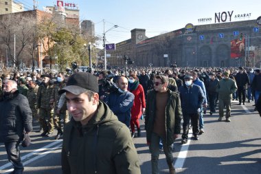 Ermenistan başbakanı Nikol Paşinyan önderliğindeki Yas Yürüyüşü, 19 Aralık 2020 'de vatanları Artsakh Cumhuriyeti' ni Azero-Türkçe terörizmden korumaya çalışırken ölenleri anmak için düzenlendi.