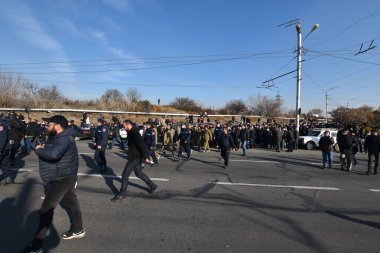 Ermenistan başbakanı Nikol Paşinyan önderliğindeki Yas Yürüyüşü, 19 Aralık 2020 'de vatanları Artsakh Cumhuriyeti' ni Azero-Türkçe terörizmden korumaya çalışırken ölenleri anmak için düzenlendi.