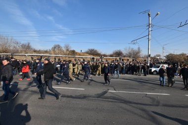 Ermenistan başbakanı Nikol Paşinyan önderliğindeki Yas Yürüyüşü, 19 Aralık 2020 'de vatanları Artsakh Cumhuriyeti' ni Azero-Türkçe terörizmden korumaya çalışırken ölenleri anmak için düzenlendi.