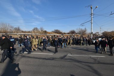 Ermenistan başbakanı Nikol Paşinyan önderliğindeki Yas Yürüyüşü, 19 Aralık 2020 'de vatanları Artsakh Cumhuriyeti' ni Azero-Türkçe terörizmden korumaya çalışırken ölenleri anmak için düzenlendi.