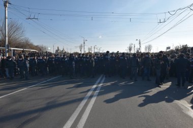 Ermenistan başbakanı Nikol Paşinyan önderliğindeki Yas Yürüyüşü, 19 Aralık 2020 'de vatanları Artsakh Cumhuriyeti' ni Azero-Türkçe terörizmden korumaya çalışırken ölenleri anmak için düzenlendi.