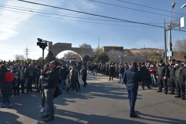 Ermenistan başbakanı Nikol Paşinyan önderliğindeki Yas Yürüyüşü, 19 Aralık 2020 'de vatanları Artsakh Cumhuriyeti' ni Azero-Türkçe terörizmden korumaya çalışırken ölenleri anmak için düzenlendi.