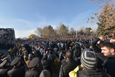 Ermenistan başbakanı Nikol Paşinyan önderliğindeki Yas Yürüyüşü, 19 Aralık 2020 'de vatanları Artsakh Cumhuriyeti' ni Azero-Türkçe terörizmden korumaya çalışırken ölenleri anmak için düzenlendi.