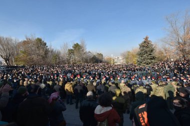 Ermenistan başbakanı Nikol Paşinyan önderliğindeki Yas Yürüyüşü, 19 Aralık 2020 'de vatanları Artsakh Cumhuriyeti' ni Azero-Türkçe terörizmden korumaya çalışırken ölenleri anmak için düzenlendi.