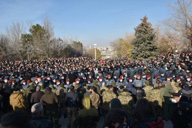 Ermenistan başbakanı Nikol Paşinyan önderliğindeki Yas Yürüyüşü, 19 Aralık 2020 'de vatanları Artsakh Cumhuriyeti' ni Azero-Türkçe terörizmden korumaya çalışırken ölenleri anmak için düzenlendi.