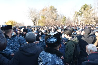 Ermenistan başbakanı Nikol Paşinyan önderliğindeki Yas Yürüyüşü, 19 Aralık 2020 'de vatanları Artsakh Cumhuriyeti' ni Azero-Türkçe terörizmden korumaya çalışırken ölenleri anmak için düzenlendi.