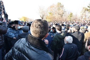 Ermenistan başbakanı Nikol Paşinyan önderliğindeki Yas Yürüyüşü, 19 Aralık 2020 'de vatanları Artsakh Cumhuriyeti' ni Azero-Türkçe terörizmden korumaya çalışırken ölenleri anmak için düzenlendi.