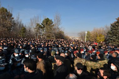 Ermenistan başbakanı Nikol Paşinyan önderliğindeki Yas Yürüyüşü, 19 Aralık 2020 'de vatanları Artsakh Cumhuriyeti' ni Azero-Türkçe terörizmden korumaya çalışırken ölenleri anmak için düzenlendi.