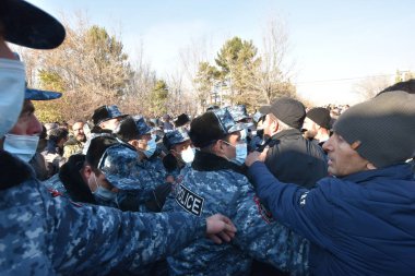 Ermenistan başbakanı Nikol Paşinyan önderliğindeki Yas Yürüyüşü, 19 Aralık 2020 'de vatanları Artsakh Cumhuriyeti' ni Azero-Türkçe terörizmden korumaya çalışırken ölenleri anmak için düzenlendi.