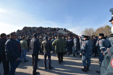 Ermenistan başbakanı Nikol Paşinyan önderliğindeki Yas Yürüyüşü, 19 Aralık 2020 'de vatanları Artsakh Cumhuriyeti' ni Azero-Türkçe terörizmden korumaya çalışırken ölenleri anmak için düzenlendi.