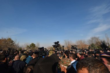 Ermenistan başbakanı Nikol Paşinyan önderliğindeki Yas Yürüyüşü, 19 Aralık 2020 'de vatanları Artsakh Cumhuriyeti' ni Azero-Türkçe terörizmden korumaya çalışırken ölenleri anmak için düzenlendi.