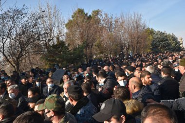 Ermenistan başbakanı Nikol Paşinyan önderliğindeki Yas Yürüyüşü, 19 Aralık 2020 'de vatanları Artsakh Cumhuriyeti' ni Azero-Türkçe terörizmden korumaya çalışırken ölenleri anmak için düzenlendi.