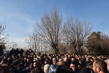 Ermenistan başbakanı Nikol Paşinyan önderliğindeki Yas Yürüyüşü, 19 Aralık 2020 'de vatanları Artsakh Cumhuriyeti' ni Azero-Türkçe terörizmden korumaya çalışırken ölenleri anmak için düzenlendi.