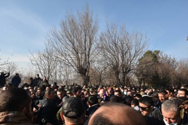 Ermenistan başbakanı Nikol Paşinyan önderliğindeki Yas Yürüyüşü, 19 Aralık 2020 'de vatanları Artsakh Cumhuriyeti' ni Azero-Türkçe terörizmden korumaya çalışırken ölenleri anmak için düzenlendi.