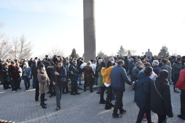 Ermenistan başbakanı Nikol Paşinyan önderliğindeki Yas Yürüyüşü, 19 Aralık 2020 'de vatanları Artsakh Cumhuriyeti' ni Azero-Türkçe terörizmden korumaya çalışırken ölenleri anmak için düzenlendi.