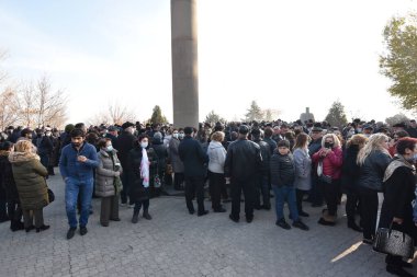 Ermenistan başbakanı Nikol Paşinyan önderliğindeki Yas Yürüyüşü, 19 Aralık 2020 'de vatanları Artsakh Cumhuriyeti' ni Azero-Türkçe terörizmden korumaya çalışırken ölenleri anmak için düzenlendi.