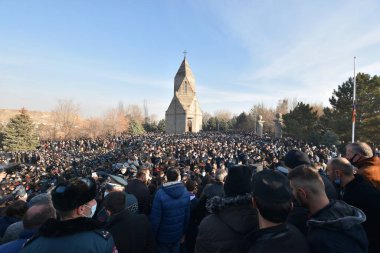 Ermenistan başbakanı Nikol Paşinyan önderliğindeki Yas Yürüyüşü, 19 Aralık 2020 'de vatanları Artsakh Cumhuriyeti' ni Azero-Türkçe terörizmden korumaya çalışırken ölenleri anmak için düzenlendi.