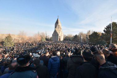 Ermenistan başbakanı Nikol Paşinyan önderliğindeki Yas Yürüyüşü, 19 Aralık 2020 'de vatanları Artsakh Cumhuriyeti' ni Azero-Türkçe terörizmden korumaya çalışırken ölenleri anmak için düzenlendi.