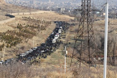 Ermenistan başbakanı Nikol Paşinyan önderliğindeki Yas Yürüyüşü, 19 Aralık 2020 'de vatanları Artsakh Cumhuriyeti' ni Azero-Türkçe terörizmden korumaya çalışırken ölenleri anmak için düzenlendi.
