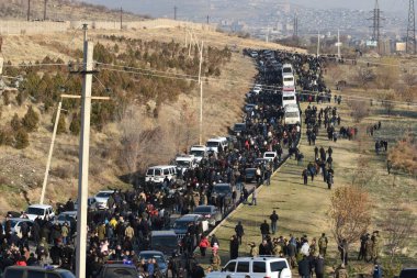 Ermenistan başbakanı Nikol Paşinyan önderliğindeki Yas Yürüyüşü, 19 Aralık 2020 'de vatanları Artsakh Cumhuriyeti' ni Azero-Türkçe terörizmden korumaya çalışırken ölenleri anmak için düzenlendi.