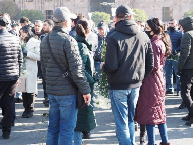 Ermenistan başbakanı Nikol Paşinyan önderliğindeki Yas Yürüyüşü, 19 Aralık 2020 'de vatanları Artsakh Cumhuriyeti' ni Azero-Türkçe terörizmden korumaya çalışırken ölenleri anmak için düzenlendi.