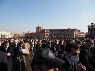 Ermenistan başbakanı Nikol Paşinyan önderliğindeki Yas Yürüyüşü, 19 Aralık 2020 'de vatanları Artsakh Cumhuriyeti' ni Azero-Türkçe terörizmden korumaya çalışırken ölenleri anmak için düzenlendi.