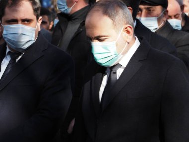 Ermenistan başbakanı Nikol Paşinyan önderliğindeki Yas Yürüyüşü, 19 Aralık 2020 'de vatanları Artsakh Cumhuriyeti' ni Azero-Türkçe terörizmden korumaya çalışırken ölenleri anmak için düzenlendi.