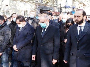 Ermenistan başbakanı Nikol Paşinyan önderliğindeki Yas Yürüyüşü, 19 Aralık 2020 'de vatanları Artsakh Cumhuriyeti' ni Azero-Türkçe terörizmden korumaya çalışırken ölenleri anmak için düzenlendi.