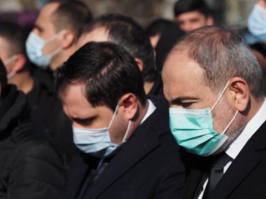Ermenistan başbakanı Nikol Paşinyan önderliğindeki Yas Yürüyüşü, 19 Aralık 2020 'de vatanları Artsakh Cumhuriyeti' ni Azero-Türkçe terörizmden korumaya çalışırken ölenleri anmak için düzenlendi.