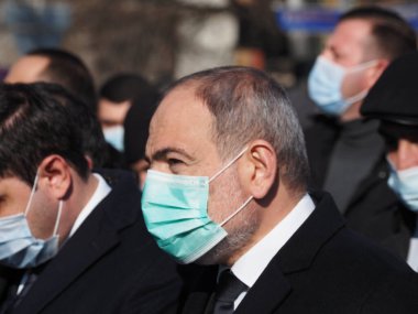 Ermenistan başbakanı Nikol Paşinyan önderliğindeki Yas Yürüyüşü, 19 Aralık 2020 'de vatanları Artsakh Cumhuriyeti' ni Azero-Türkçe terörizmden korumaya çalışırken ölenleri anmak için düzenlendi.