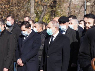 Ermenistan başbakanı Nikol Paşinyan önderliğindeki Yas Yürüyüşü, 19 Aralık 2020 'de vatanları Artsakh Cumhuriyeti' ni Azero-Türkçe terörizmden korumaya çalışırken ölenleri anmak için düzenlendi.