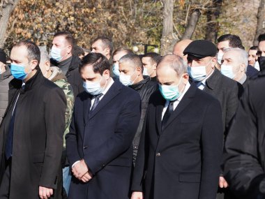 Ermenistan başbakanı Nikol Paşinyan önderliğindeki Yas Yürüyüşü, 19 Aralık 2020 'de vatanları Artsakh Cumhuriyeti' ni Azero-Türkçe terörizmden korumaya çalışırken ölenleri anmak için düzenlendi.