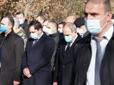 Ermenistan başbakanı Nikol Paşinyan önderliğindeki Yas Yürüyüşü, 19 Aralık 2020 'de vatanları Artsakh Cumhuriyeti' ni Azero-Türkçe terörizmden korumaya çalışırken ölenleri anmak için düzenlendi.