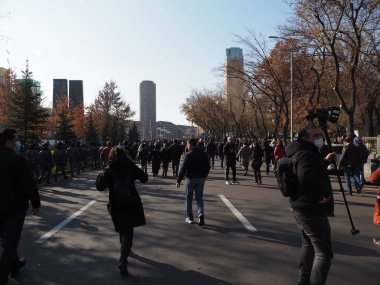 Ermenistan başbakanı Nikol Paşinyan önderliğindeki Yas Yürüyüşü, 19 Aralık 2020 'de vatanları Artsakh Cumhuriyeti' ni Azero-Türkçe terörizmden korumaya çalışırken ölenleri anmak için düzenlendi.