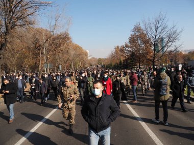 Ermenistan başbakanı Nikol Paşinyan önderliğindeki Yas Yürüyüşü, 19 Aralık 2020 'de vatanları Artsakh Cumhuriyeti' ni Azero-Türkçe terörizmden korumaya çalışırken ölenleri anmak için düzenlendi.