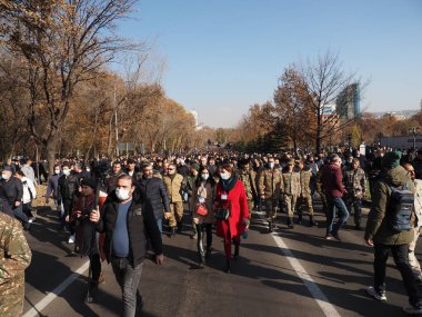 Ermenistan başbakanı Nikol Paşinyan önderliğindeki Yas Yürüyüşü, 19 Aralık 2020 'de vatanları Artsakh Cumhuriyeti' ni Azero-Türkçe terörizmden korumaya çalışırken ölenleri anmak için düzenlendi.