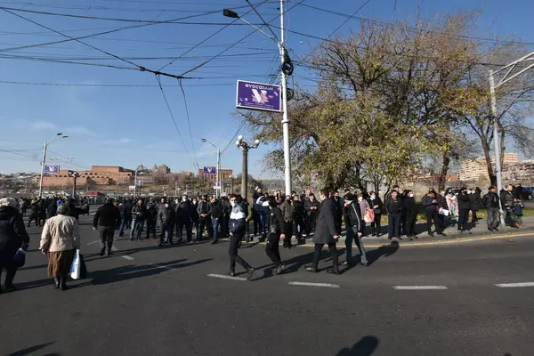 Ermenistan başbakanı Nikol Paşinyan önderliğindeki Yas Yürüyüşü, 19 Aralık 2020 'de vatanları Artsakh Cumhuriyeti' ni Azero-Türkçe terörizmden korumaya çalışırken ölenleri anmak için düzenlendi.