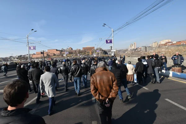 Ermenistan başbakanı Nikol Paşinyan önderliğindeki Yas Yürüyüşü, 19 Aralık 2020 'de vatanları Artsakh Cumhuriyeti' ni Azero-Türkçe terörizmden korumaya çalışırken ölenleri anmak için düzenlendi.