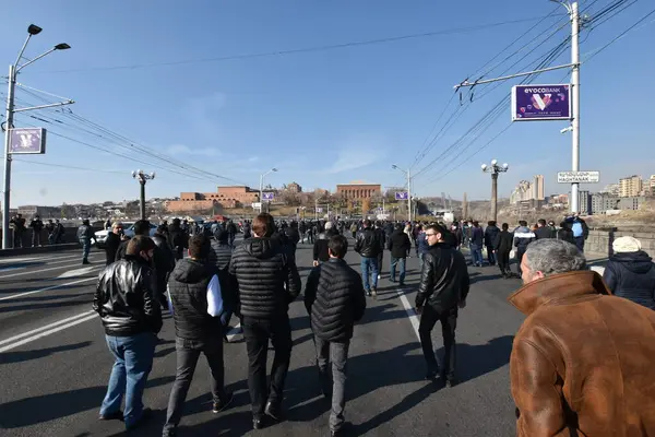 Ermenistan başbakanı Nikol Paşinyan önderliğindeki Yas Yürüyüşü, 19 Aralık 2020 'de vatanları Artsakh Cumhuriyeti' ni Azero-Türkçe terörizmden korumaya çalışırken ölenleri anmak için düzenlendi.