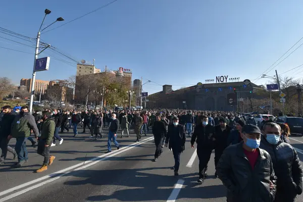 Ermenistan başbakanı Nikol Paşinyan önderliğindeki Yas Yürüyüşü, 19 Aralık 2020 'de vatanları Artsakh Cumhuriyeti' ni Azero-Türkçe terörizmden korumaya çalışırken ölenleri anmak için düzenlendi.