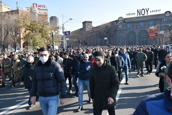 Ermenistan başbakanı Nikol Paşinyan önderliğindeki Yas Yürüyüşü, 19 Aralık 2020 'de vatanları Artsakh Cumhuriyeti' ni Azero-Türkçe terörizmden korumaya çalışırken ölenleri anmak için düzenlendi.